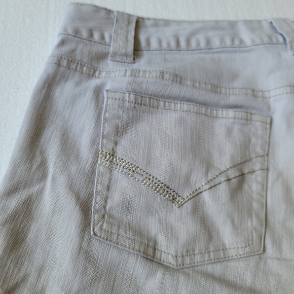 So Womens Chino Shorts Beige Stretch Low Rise Pockets Flat Front Juniors 9 - Picture 6 of 7